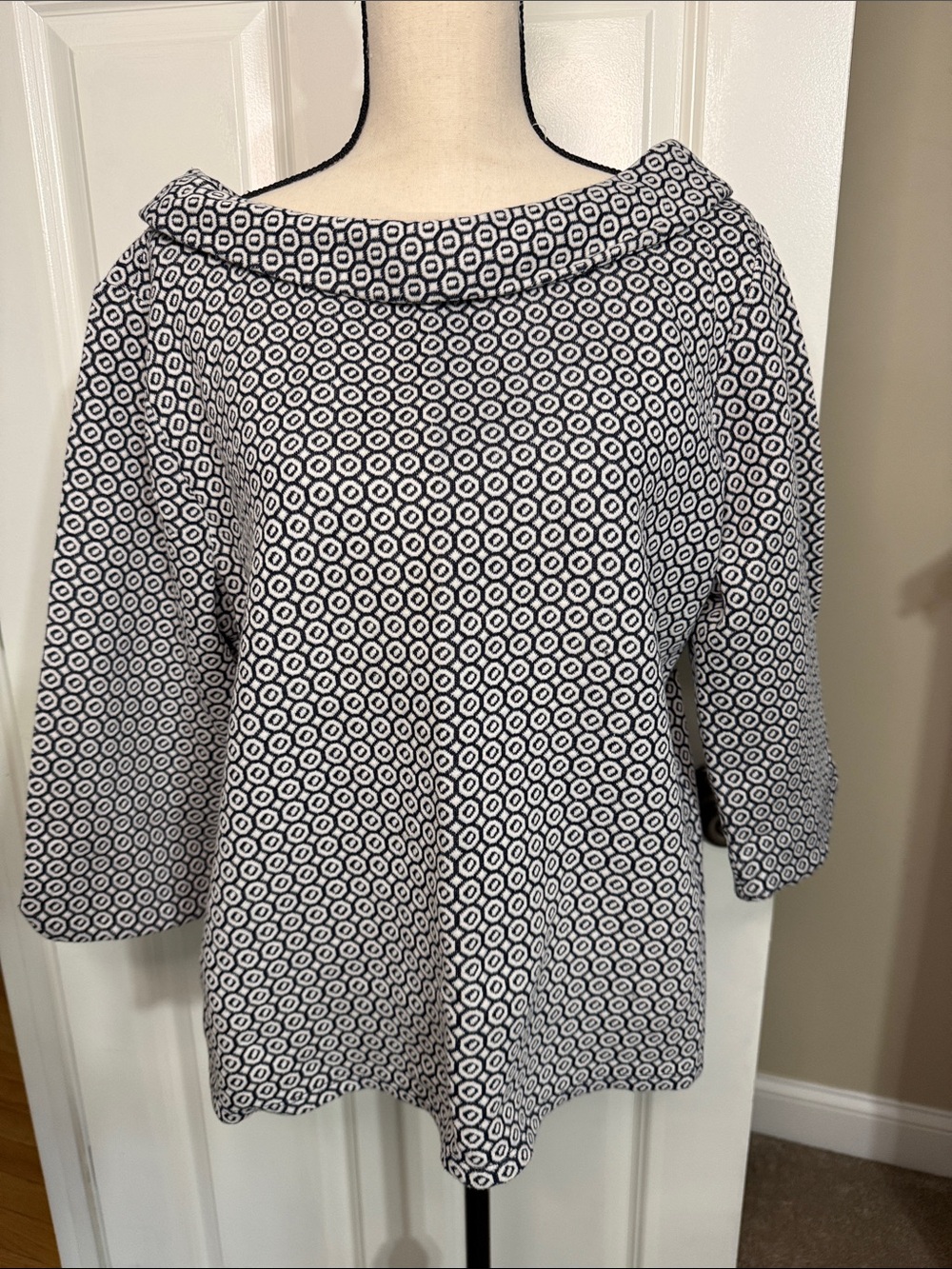 Ann Taylor Black and White Geometric Off-the-Shoulder Tunic